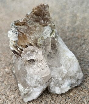 18mm čistý kryštál topazu, krištáľu a muskovitu v pegmatite - 2