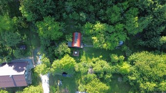 Ponúkame na predaj chatu s 905 m2 pozemkom - 2