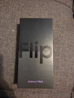 Samsung Z Flip 4 fialový 128Gb - 2