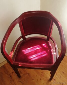 Starožitné kreslo. - 2