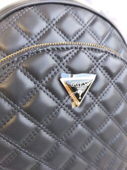 Čierny batoh zn. Guess - 2