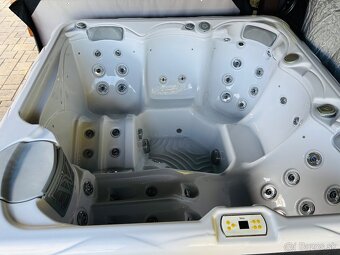 Wellis Budapest Life Deluxe Jacuzzi - 2