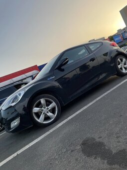 Hyundai Veloster - 2