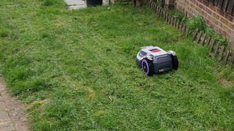 ANTHBOT M9 robotická kosačka - 2