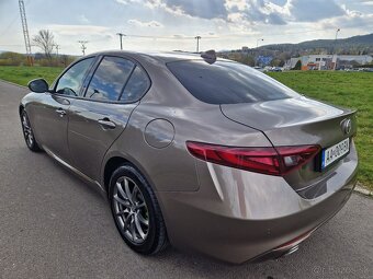 Alfa Romeo Giulia - 2