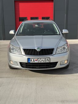 Škoda Octavia Combi 2.0 TDI Elegance DSG - 2