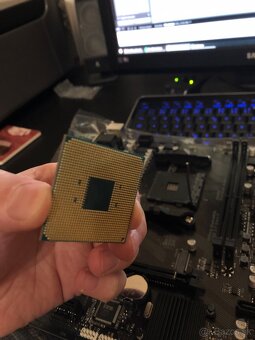AMD Ryzen 5 2600 + OEM chladič - ODBER OD 8.7. - 2