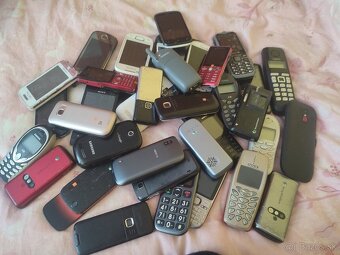 Predám mobily ná náhradné diely - 2