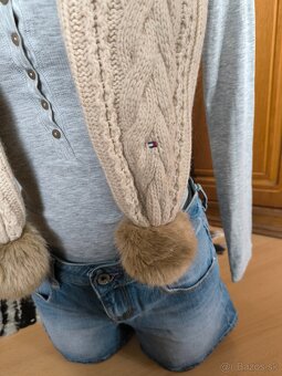 Dámsky šál s brmbolcami Tommy Hilfiger - 2