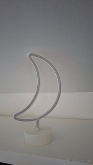 Lampička v tváre mesiaca - 2