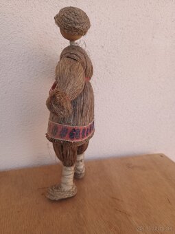 Ľudová bábika z prírodného materiálu - 2