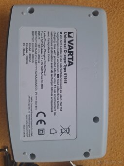 Predám univerzálnu nabíjačku zn. Varta - 2