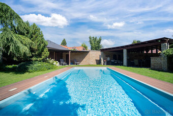 Predaj 2podlažný 6izb. rod.dom  s dvoj garážou    na Kozáck - 2