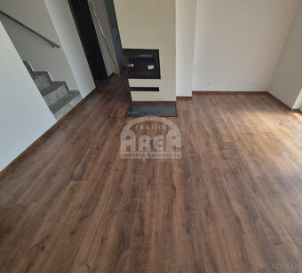 Novostavba dvojpodlažného rodinného domu v obci Kravany - 2