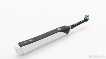 Predám elektrickú zubnú kefku BRAUN Oral-B PRO 790 - 2