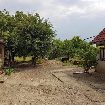 Novopostavený malý dom s veľkou záhradou na predaj. - 2