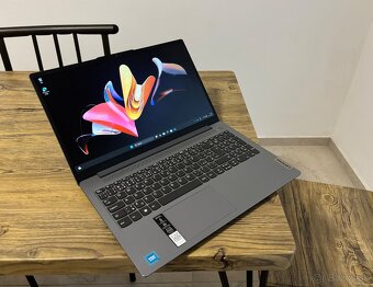 15.6"/Lenovo/4GB RAM DDR5/NvMe SSD 128GB/Intel HD 2GB/ - 2