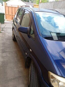 Opel Zafira A 2004 - 2