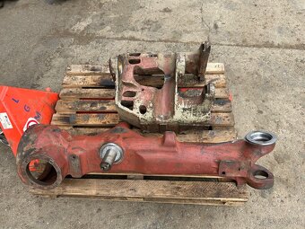 Predám konzolu na nápravu po GO na Zetor crystal - 2