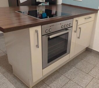 Krémová lesklá linka Nobilia se spotřebiči,5855 - 2