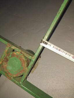 Predám stojan na vianocny stromcek. - 2