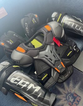 Chranice CCM Tacks XF Pro - 2