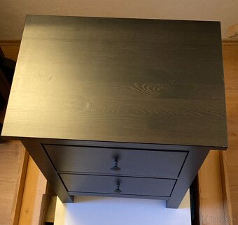 PREDÁM NOČNÝ STOLÍK HEMNES Z IKEA - 2