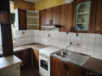Predám rohovú kuchynskú linku, dierka masív - 2