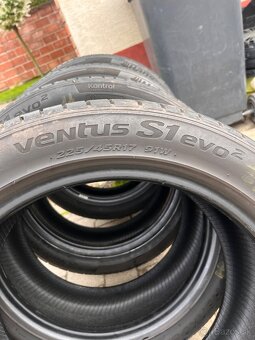 225/45 R17 - 2
