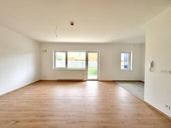 NA PREDAJ: 2 - IZBOVÝ APARTMÁN S PREDZÁHRADKOU, STUPAVA, - 2