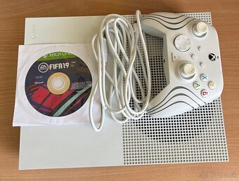 Xbox One S 500gb + 1 hra - 2