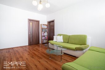 Na predaj priestranný, slnečný 3i byt po staršej kompletnej - 2