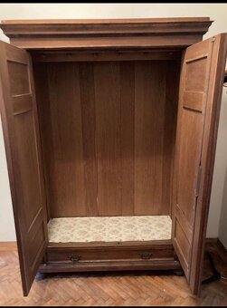 Starožitná skriňa z masivu - 2