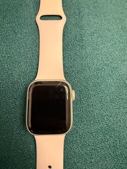 Apple Watch 9 41mm strieborne - 2