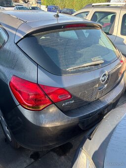 OPEL ASTRA J 4 NARAZNIK KAPOTA SVETLO BLATNIK - 2
