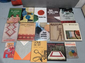 knihy o vyšívaní, výšivkách, ručné práce, kroj - 2