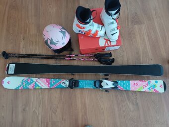 Lyže + výstroj - 2