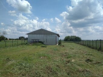 Predám stavebný pozemok 10000m2 - 2