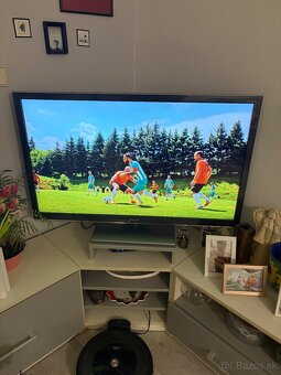 Panasonic TX-L42ET5E - 2