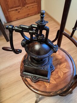 Mlynček na kávu - 2