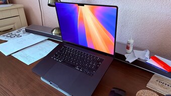 Predám McBook pro 16” 16GB/512GB SSD M3 čip - 2