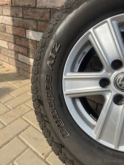 Predám elektróny plus celoročne pneumatiky 265/70r16 na vw - 2