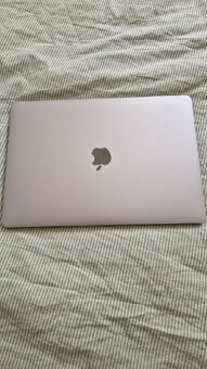 MacBook Pro 13 i5 / 16 GB RAM / 256 GB SSD
- 2