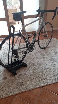 CESTNÝ BICYKEL - MERIDA. - 2