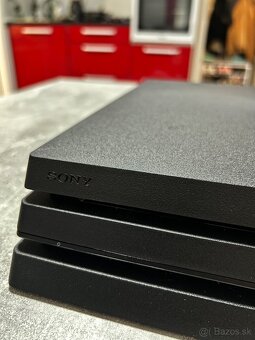 PS4 PRO 1TB + 2x joystick + hra Mafia - 2