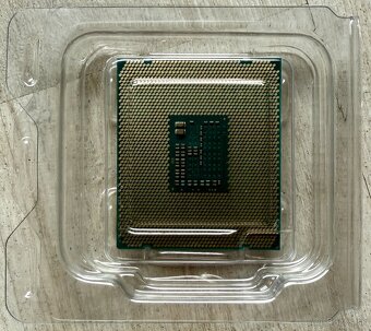 Intel® Core™ i7-5820K v 100% stave - 2