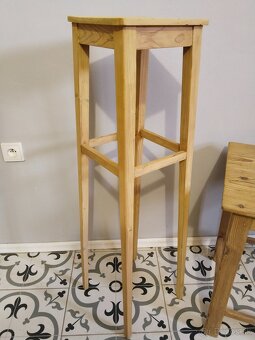 Starý, květinový stolek po renovaci - 2