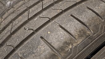 Predám 4ks jazdene letné 215/65r17-99V Hankook - 2