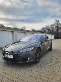 Tesla Model S 85 - 2