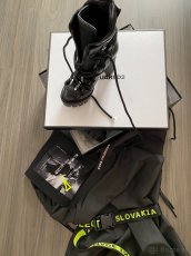 KURA COLLECTION čierne šušťakové šaty, opasok, Dsquared boot - 2